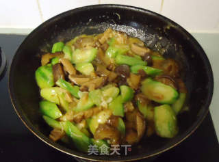 海参冬菇烩丝瓜的做法步骤：9