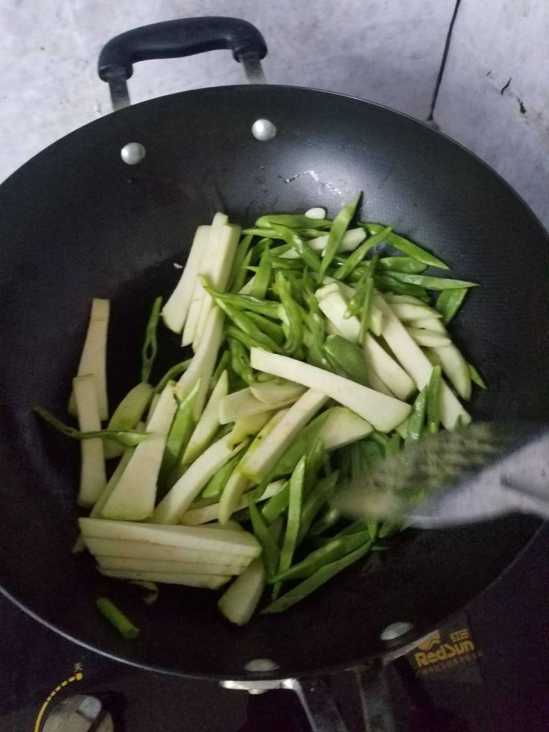 扁豆角烧茄子的做法步骤：3