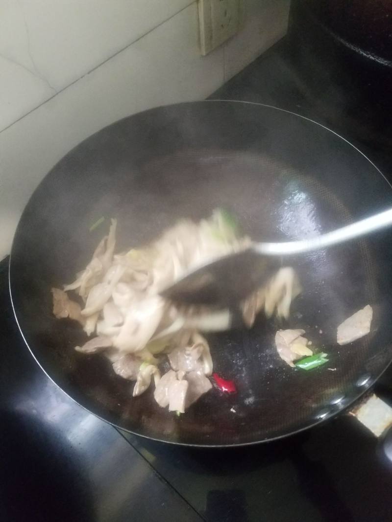 平菇油菜炒肉片的做法步骤：7