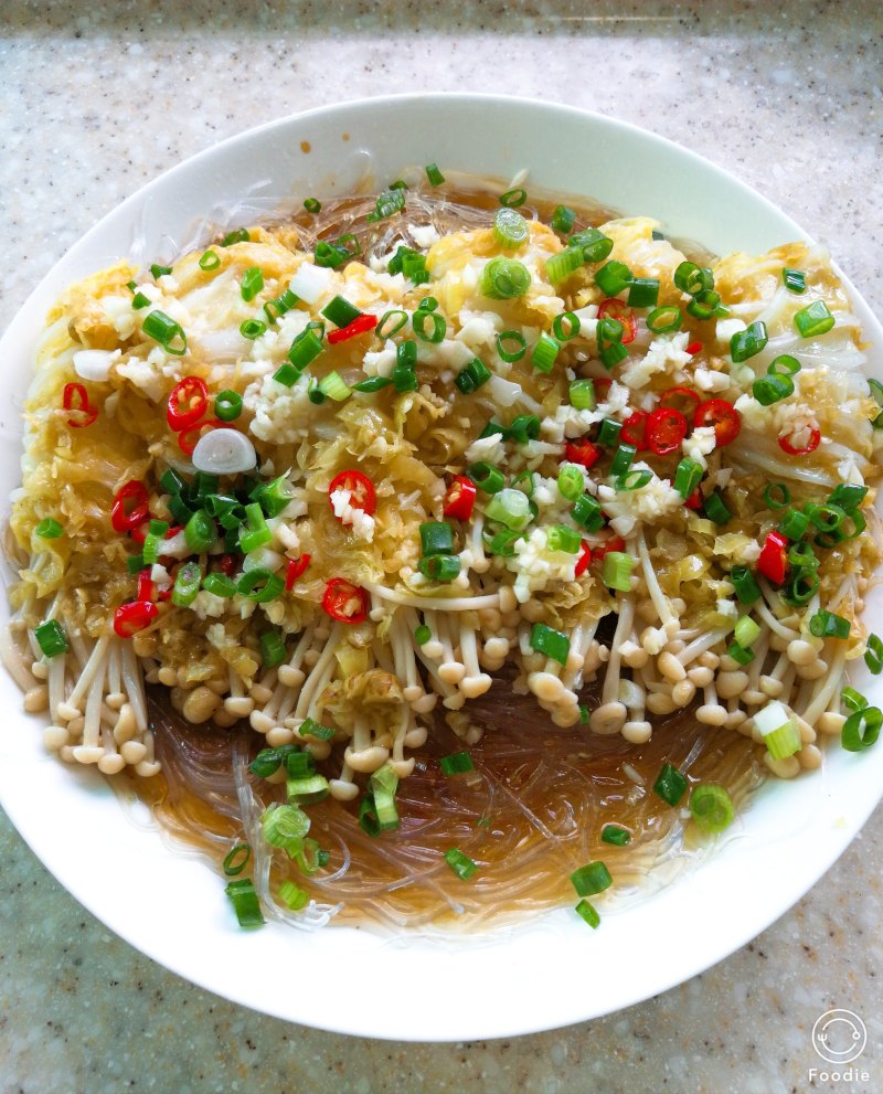 好吃下饭的素食“泡椒粉丝蒸金针卷”的做法步骤：12