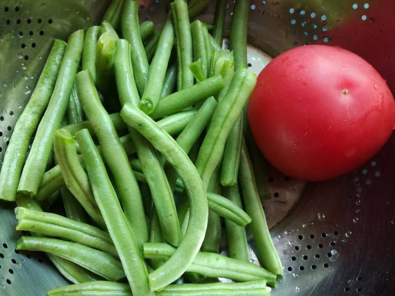 番茄四季豆的做法步骤：1