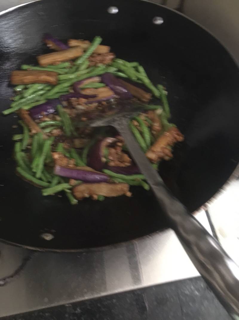 茄子肉末炒豆角的做法步骤：9