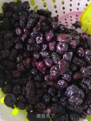 蓝莓桑椹果酱（电压力锅）的做法步骤：1