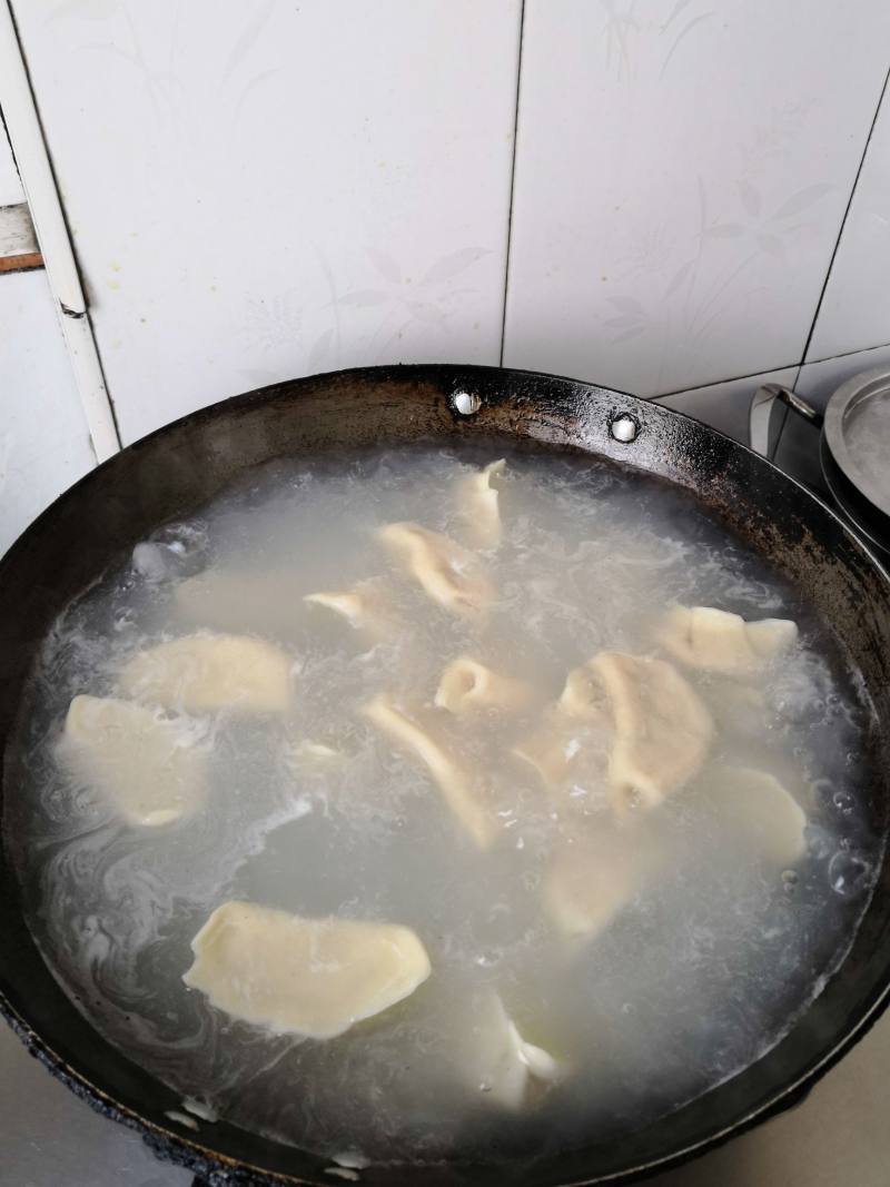 菌菇鸡肉水饺的做法步骤：7