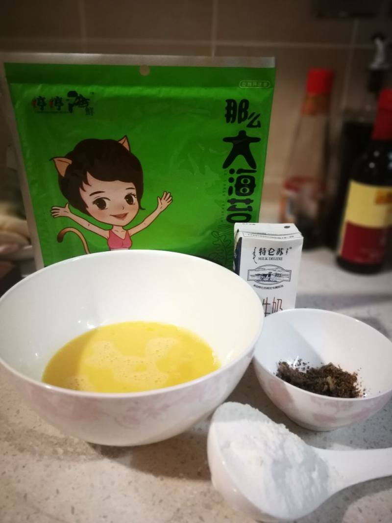 海苔肉松鸡蛋卷的做法步骤：1