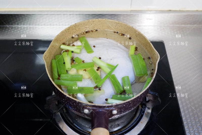 香辣口水鸡的做法步骤：2