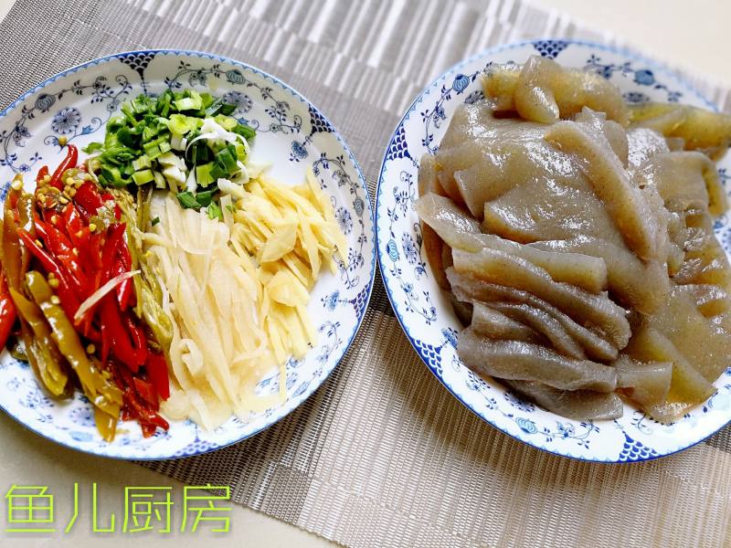 泡菜魔芋豆腐──“鱼儿厨房”私房菜的做法步骤：2