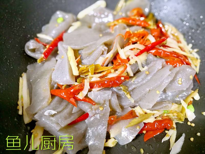 泡菜魔芋豆腐──“鱼儿厨房”私房菜的做法步骤：4