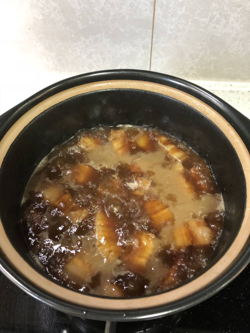 红烧肉焖豆腐皮的做法步骤：5