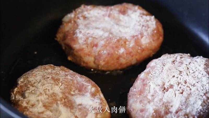 汉堡肉饼的做法步骤：11