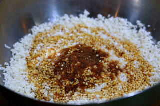 鲜肉蛋黄粽子的做法步骤：6