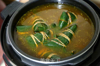 鲜肉蛋黄粽子的做法步骤：23