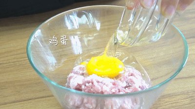 日式煎饺的做法步骤：2