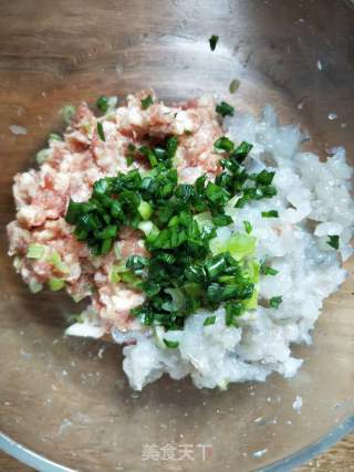 鲜虾水饺的做法步骤：6