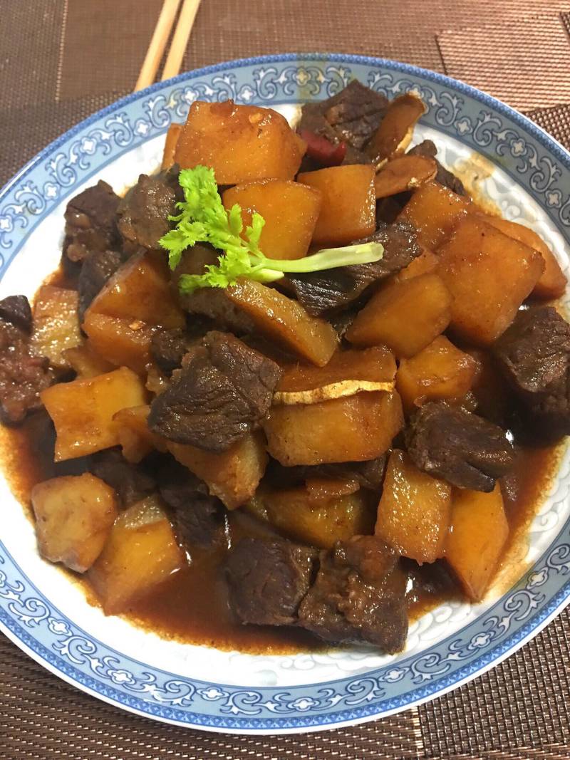 土豆烧牛肉的做法步骤：3