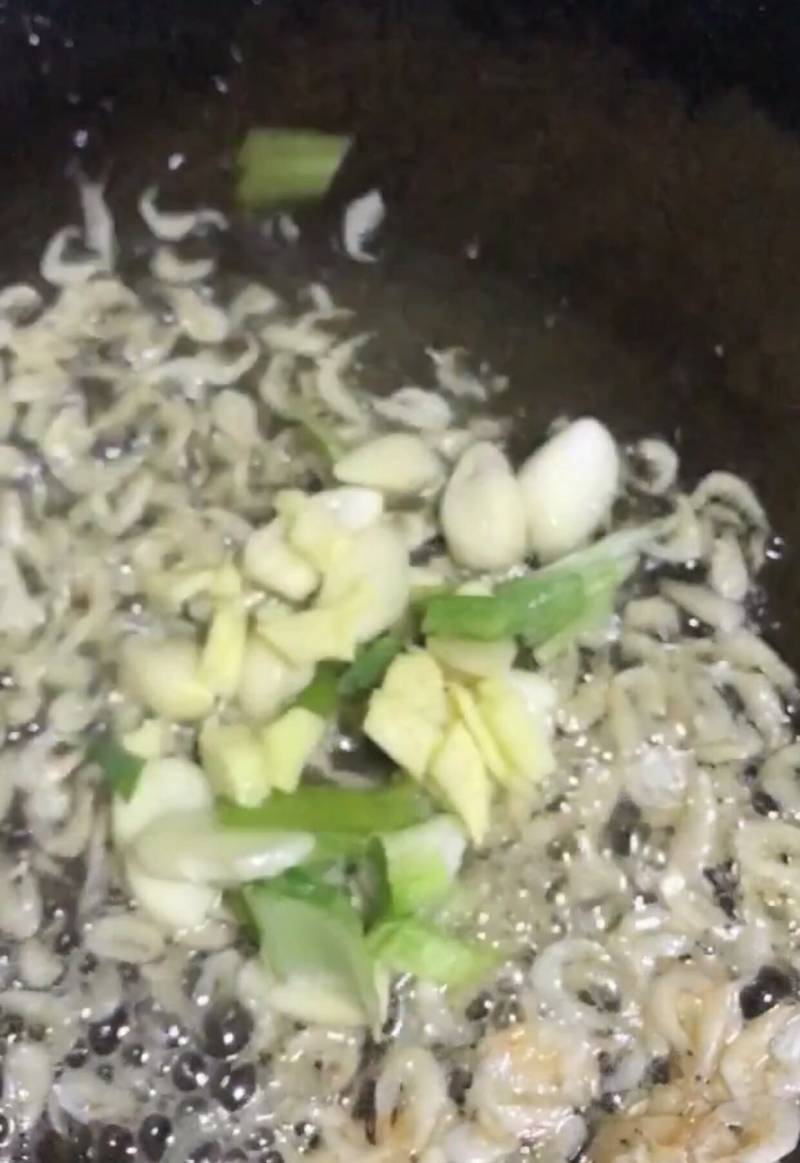 韭菜鸡蛋炒豆芽粉的做法步骤：6