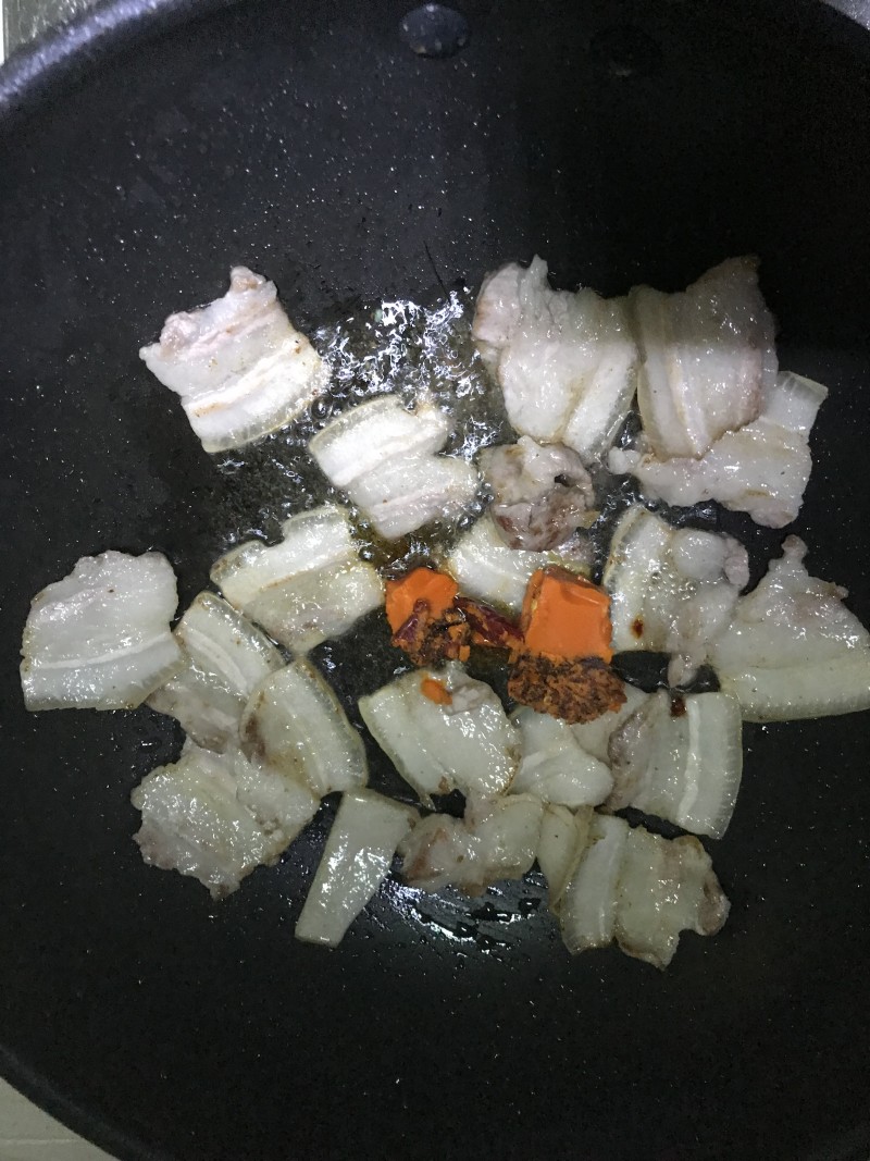 花菜回锅肉，肉香+菜香让你欲罢不能~的做法步骤：3