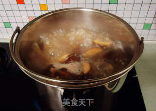 薏米茨实猪骨煲冬瓜汤的做法步骤：7