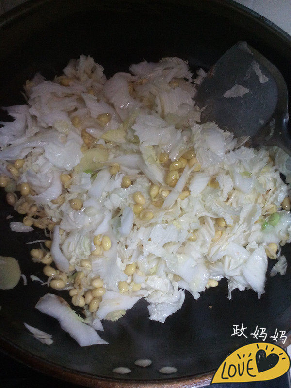 白菜豆芽炖笔管鱼的做法步骤：6