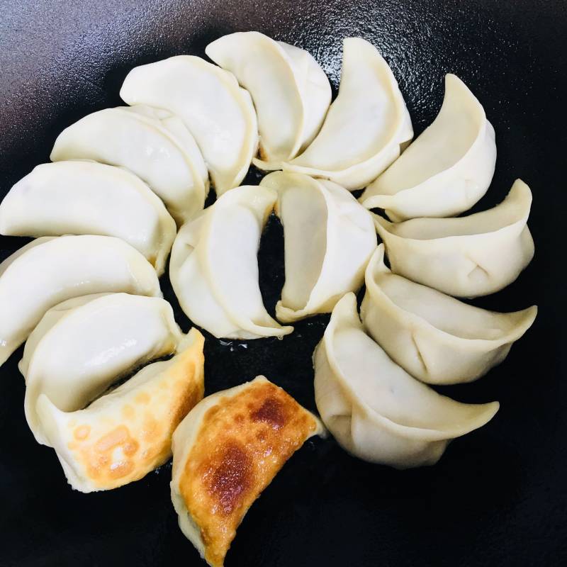 煎饺的做法步骤：3