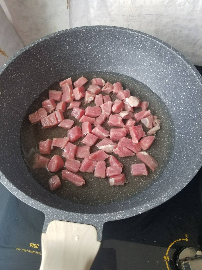 茄汁土豆炖牛肉的做法步骤：1