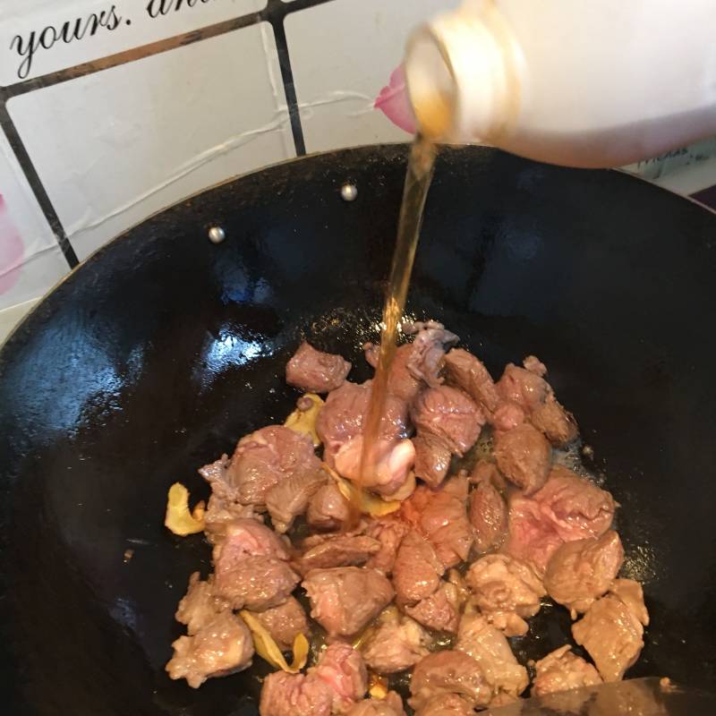 蕃茄土豆炖牛肉的做法步骤：3