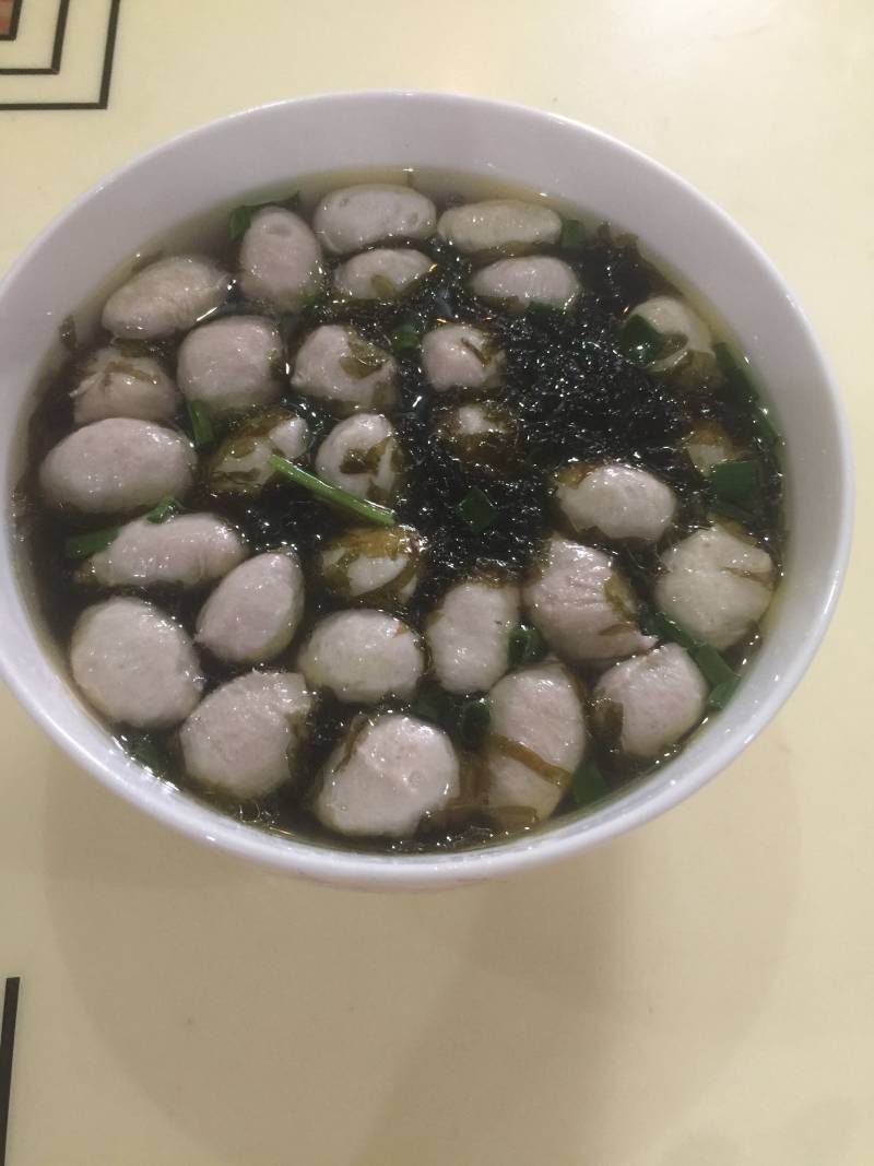 鸡汤滚紫菜肉丸汤的做法步骤：6