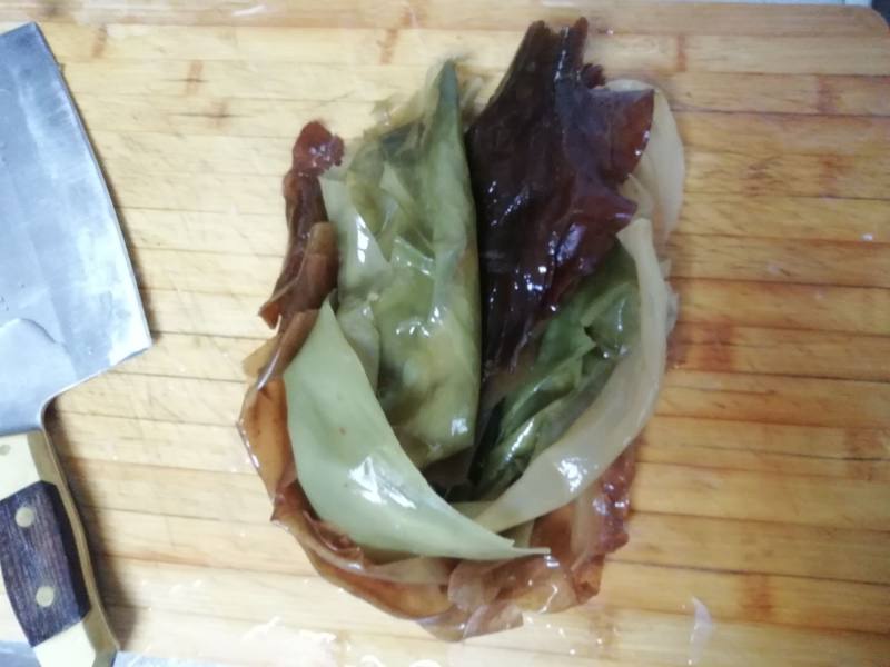 小满日食记《牡蛎酸菜汆白肉》的做法步骤：3