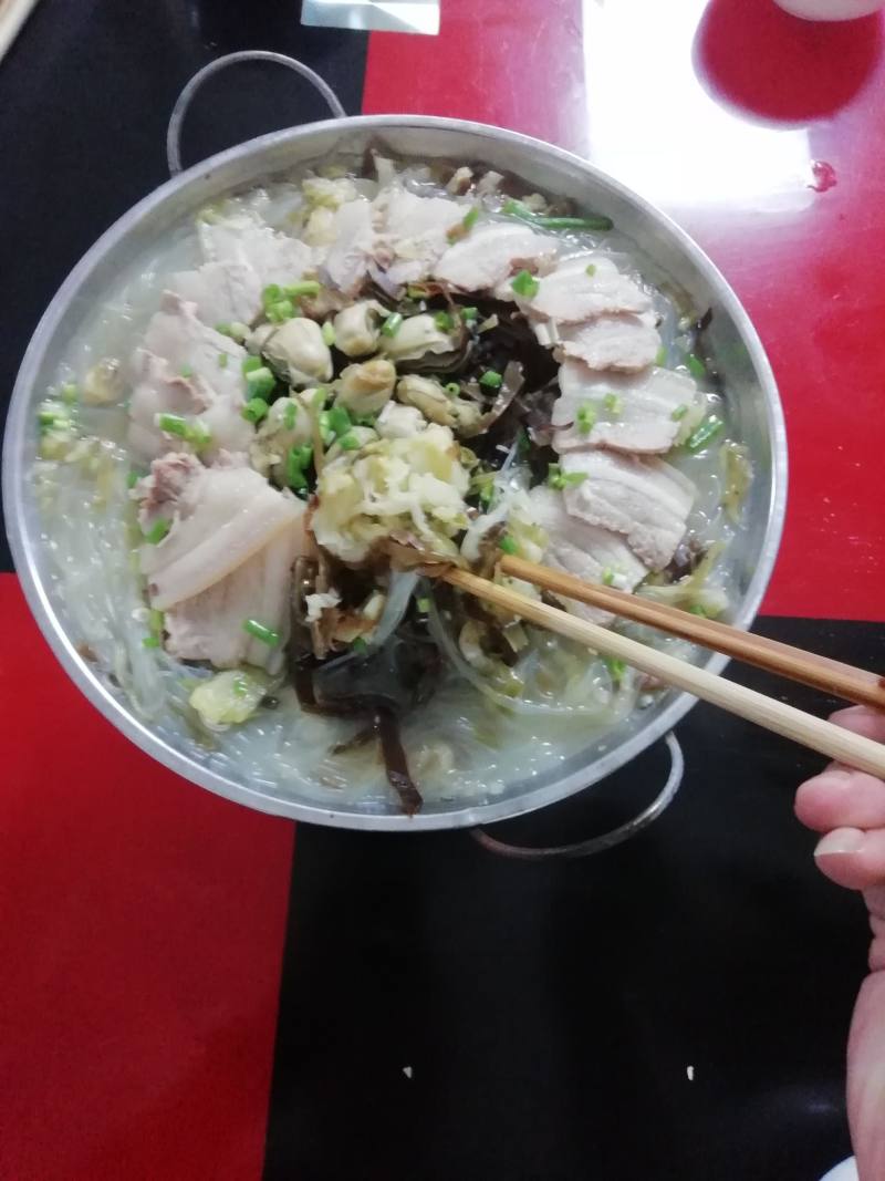 小满日食记《牡蛎酸菜汆白肉》的做法步骤：6