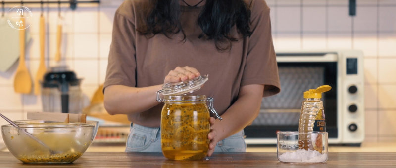 范爷同款的百香果柠檬蜜！简单粗暴的夏日美白饮品！的做法步骤：15