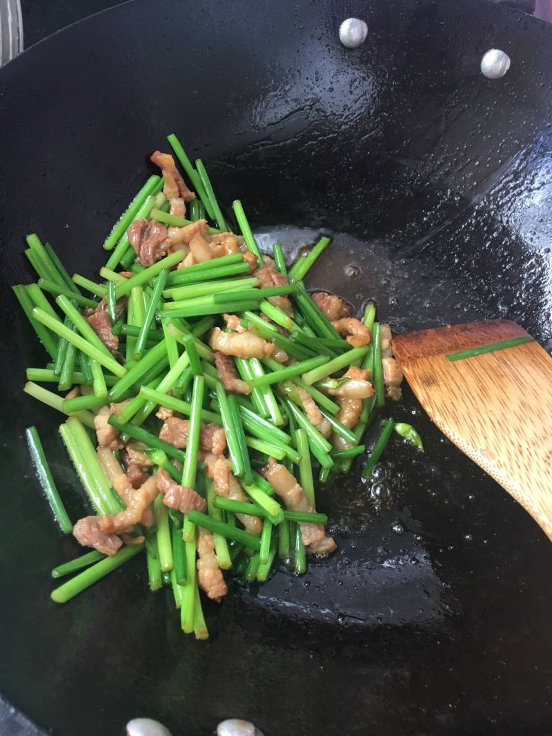 韭菜苔炒花肉的做法步骤：10