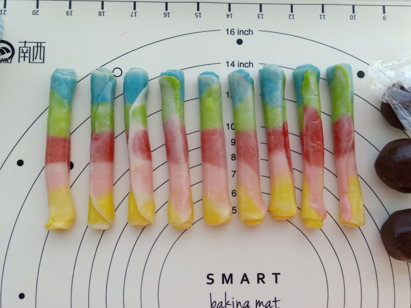 迷你彩虹蛋黄酥的做法步骤：12
