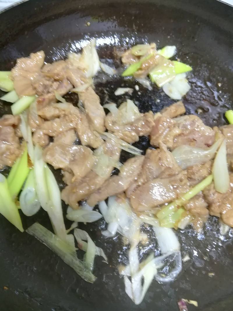 大葱炒瘦肉的做法步骤：3