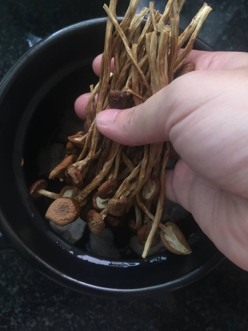 茶树菇排骨汤的做法步骤：5