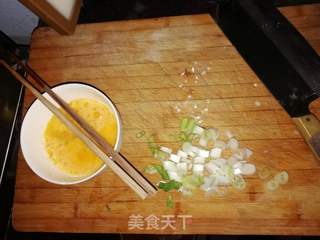 小满日食记《西红柿海米鸡蛋汤》的做法步骤：1