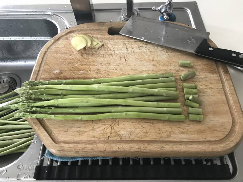 芦笋木耳虾仁水饺（完整版）的做法步骤：6