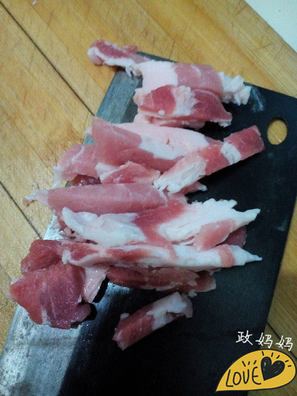 芹菜炒肉的做法步骤：2