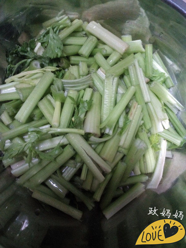 芹菜炒肉的做法步骤：1