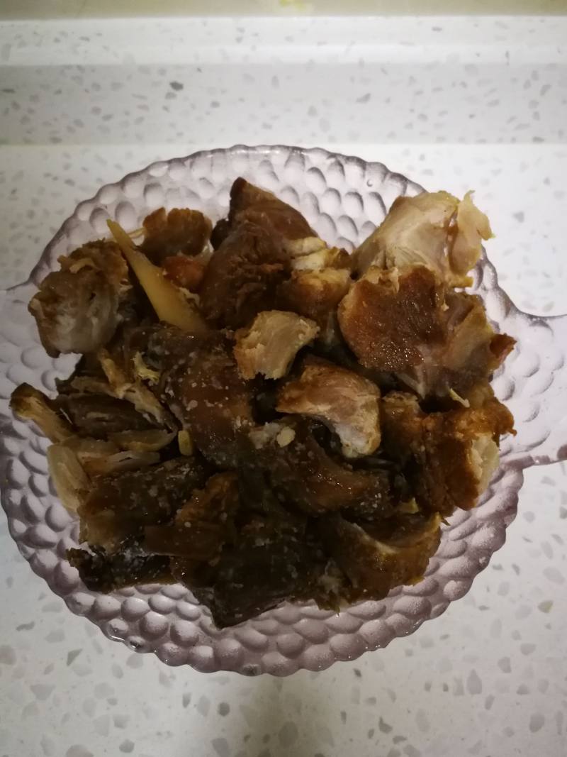 快手小炒菜～拆骨肉烧豆角的做法步骤：1