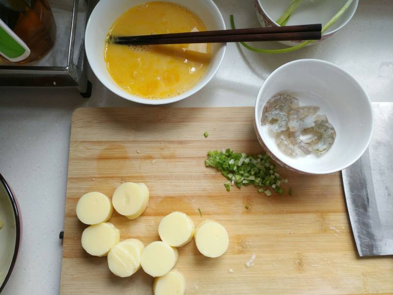 豆腐虾仁鸡蛋羹的做法步骤：1