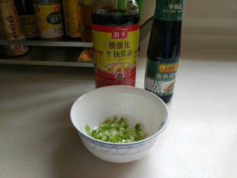 豆腐虾仁鸡蛋羹的做法步骤：7