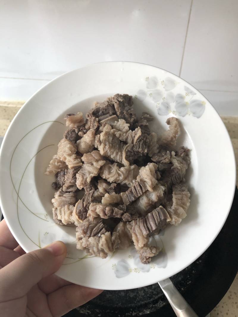 土豆牛腩煲的做法步骤：5