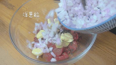 红酒炖牛肉的做法步骤：1