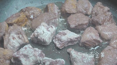 红酒炖牛肉的做法步骤：2