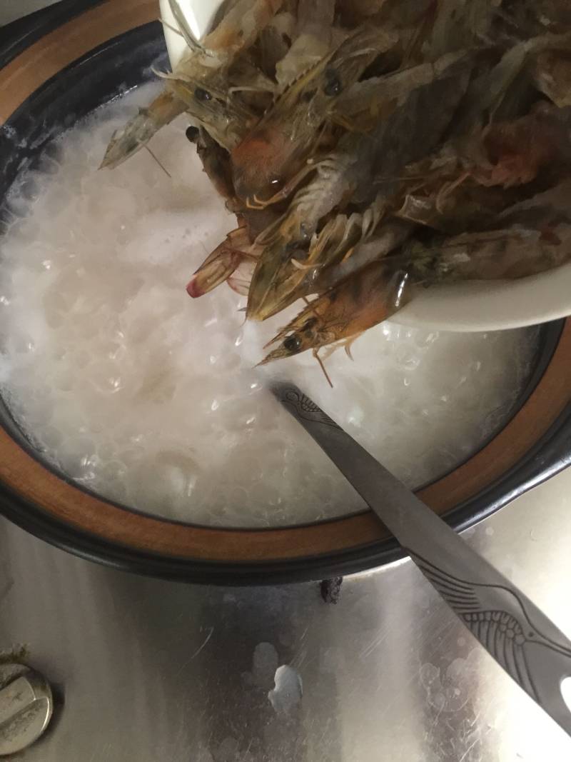 鲜虾干鱿瘦肉粥的做法步骤：8