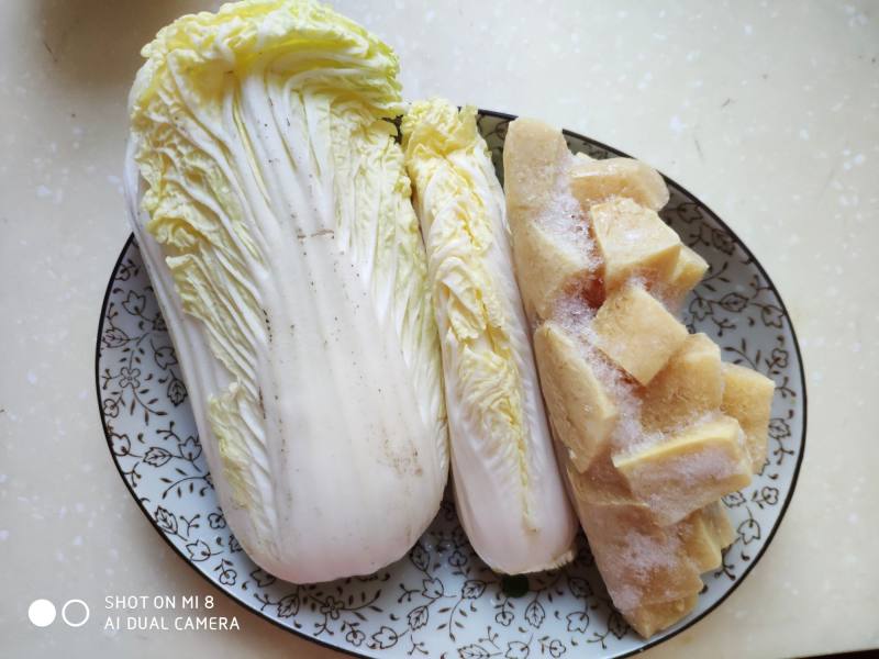 冻豆腐炖娃娃菜的做法步骤：1