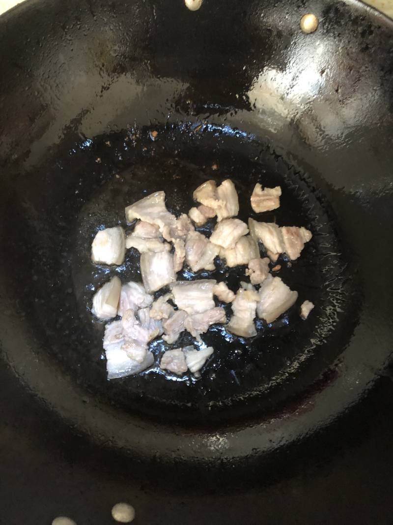 土豆回锅肉的做法步骤：3