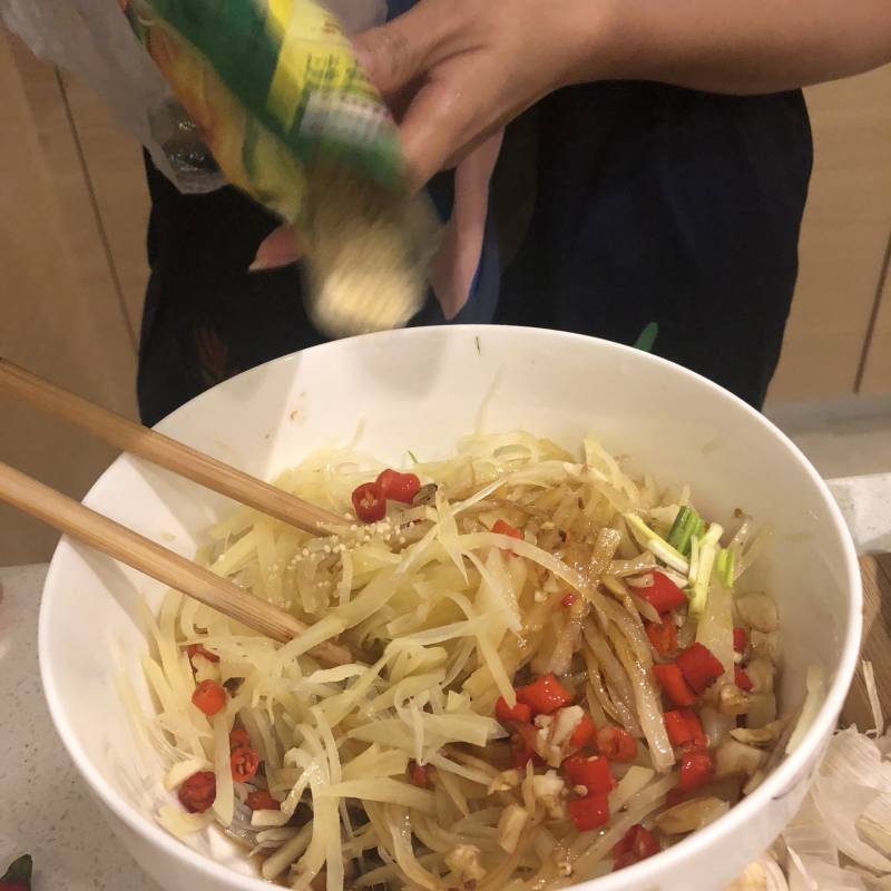 酸辣炝土豆丝的做法步骤：6