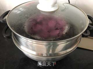 紫薯吐司卷的做法步骤：1