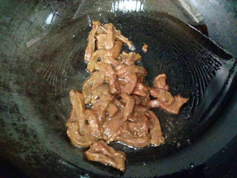 土豆片炒牛肉的做法步骤：6